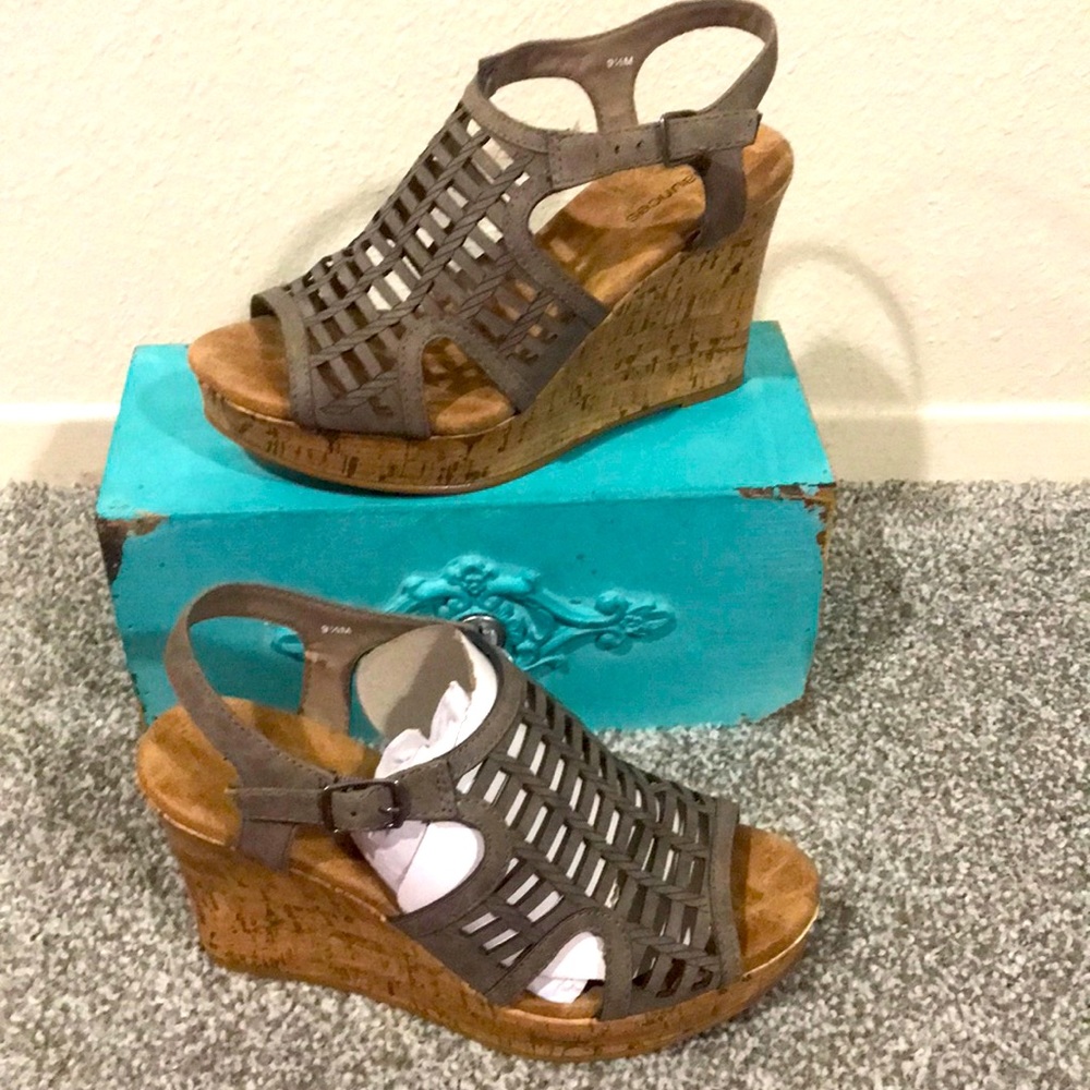 Maurice’s wedge sandals.